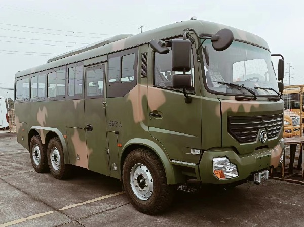 東風(fēng)六驅(qū)森林越野運兵車